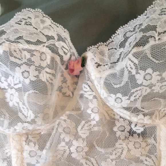 Lingerie - Picture 2 of 7